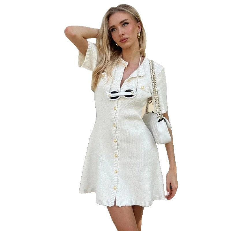 Damen Strickkleid mit Knopfleiste und eleganten Details Drune