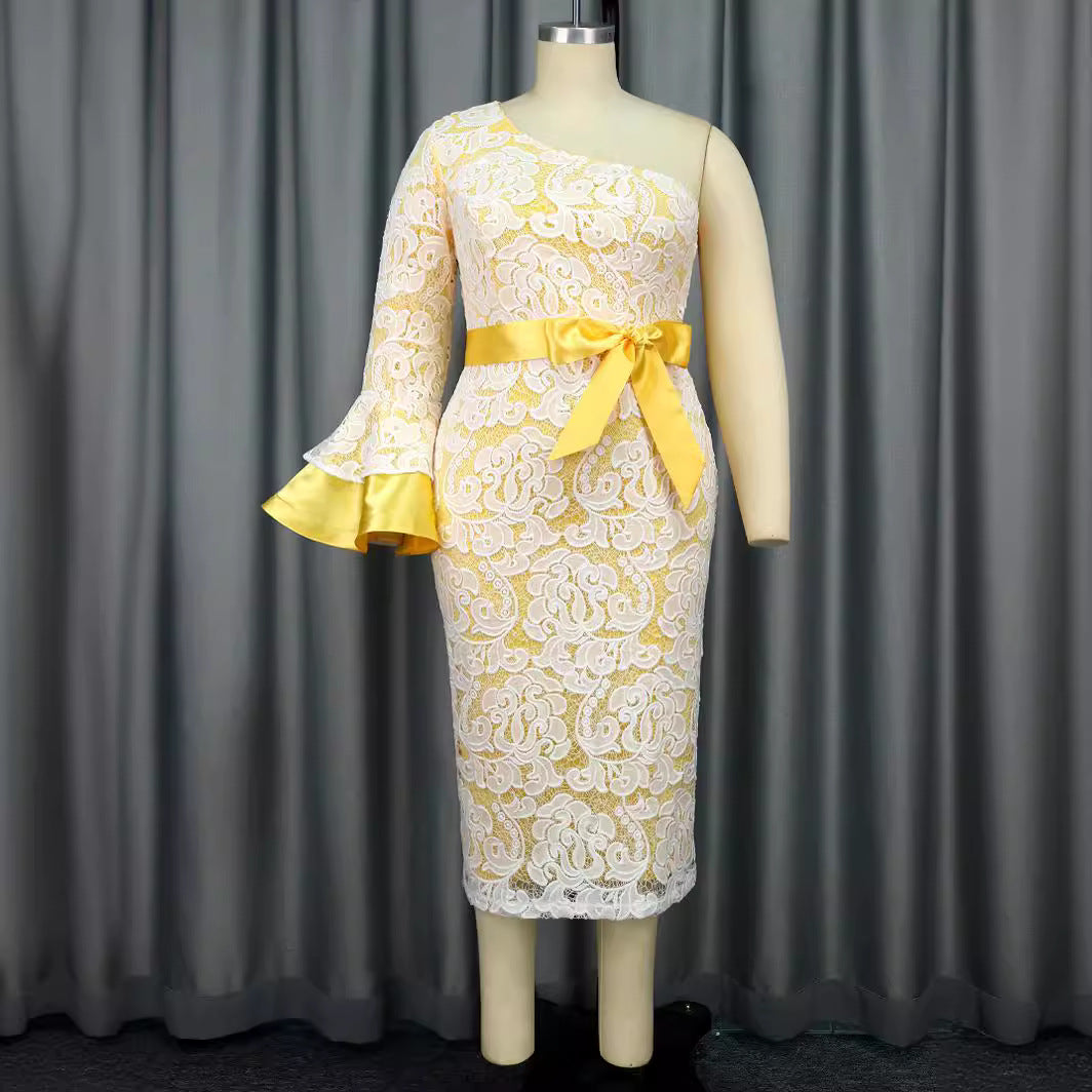 Damen Spitzenkleid mit asymmetrischem Schnitt und eleganten Volantärmeln Drune