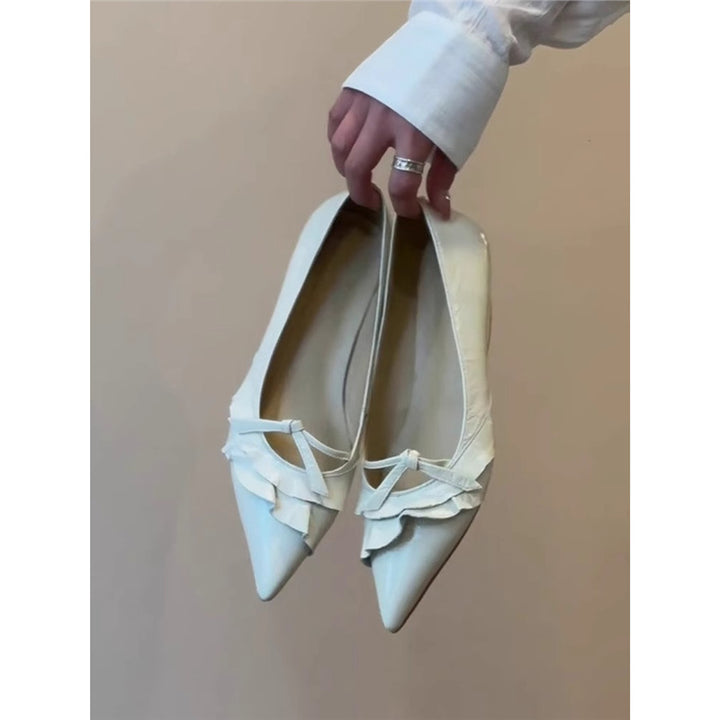 Damen Flache spitz zulaufende Lack‑Ballerinas im Mary‑Jane‑Stil mit Zierknoten und elastischem Riemen Drune
