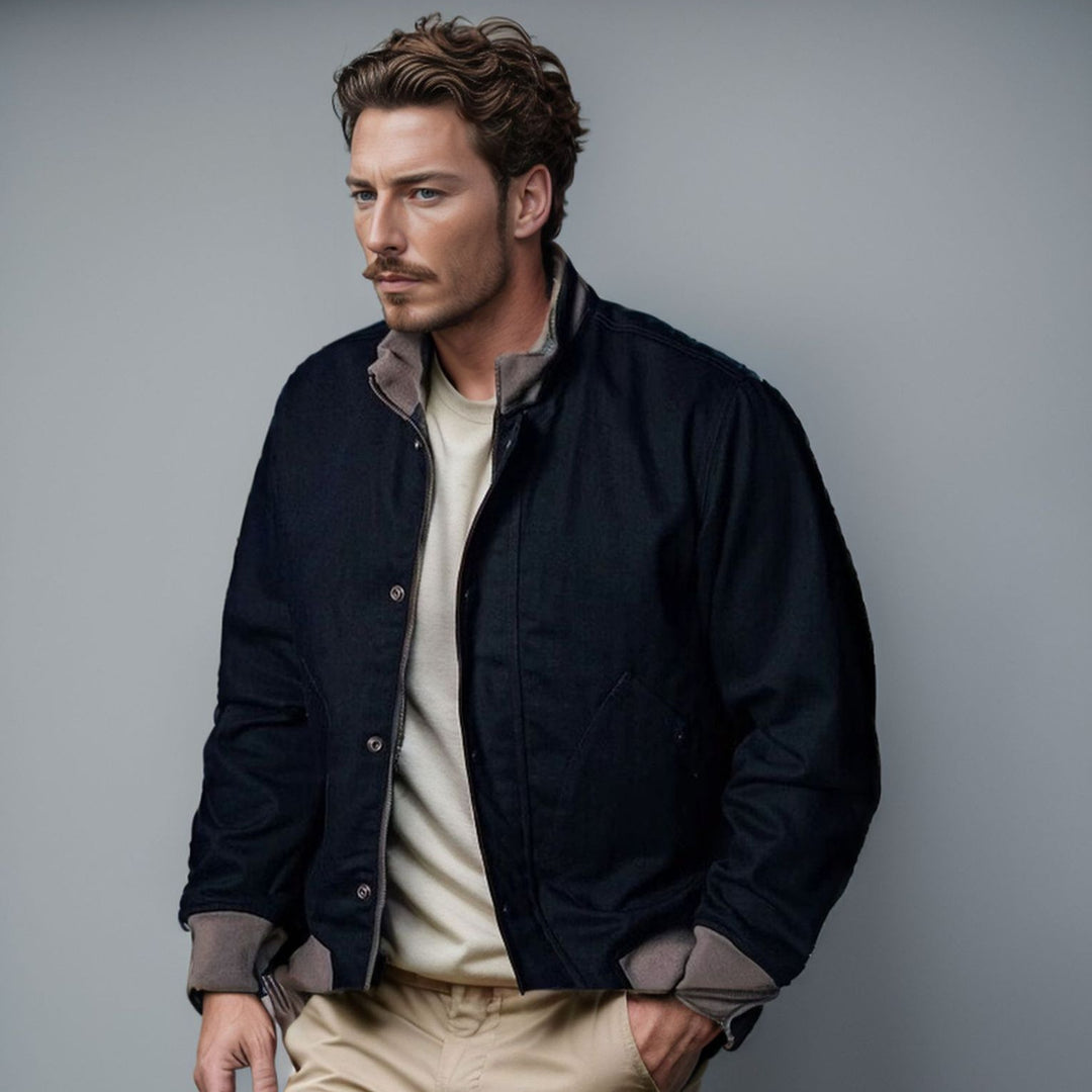 Herren Kurzblouson mit Stehkragen, verdeckter Druckknopfleiste und Rippbündchen Drune