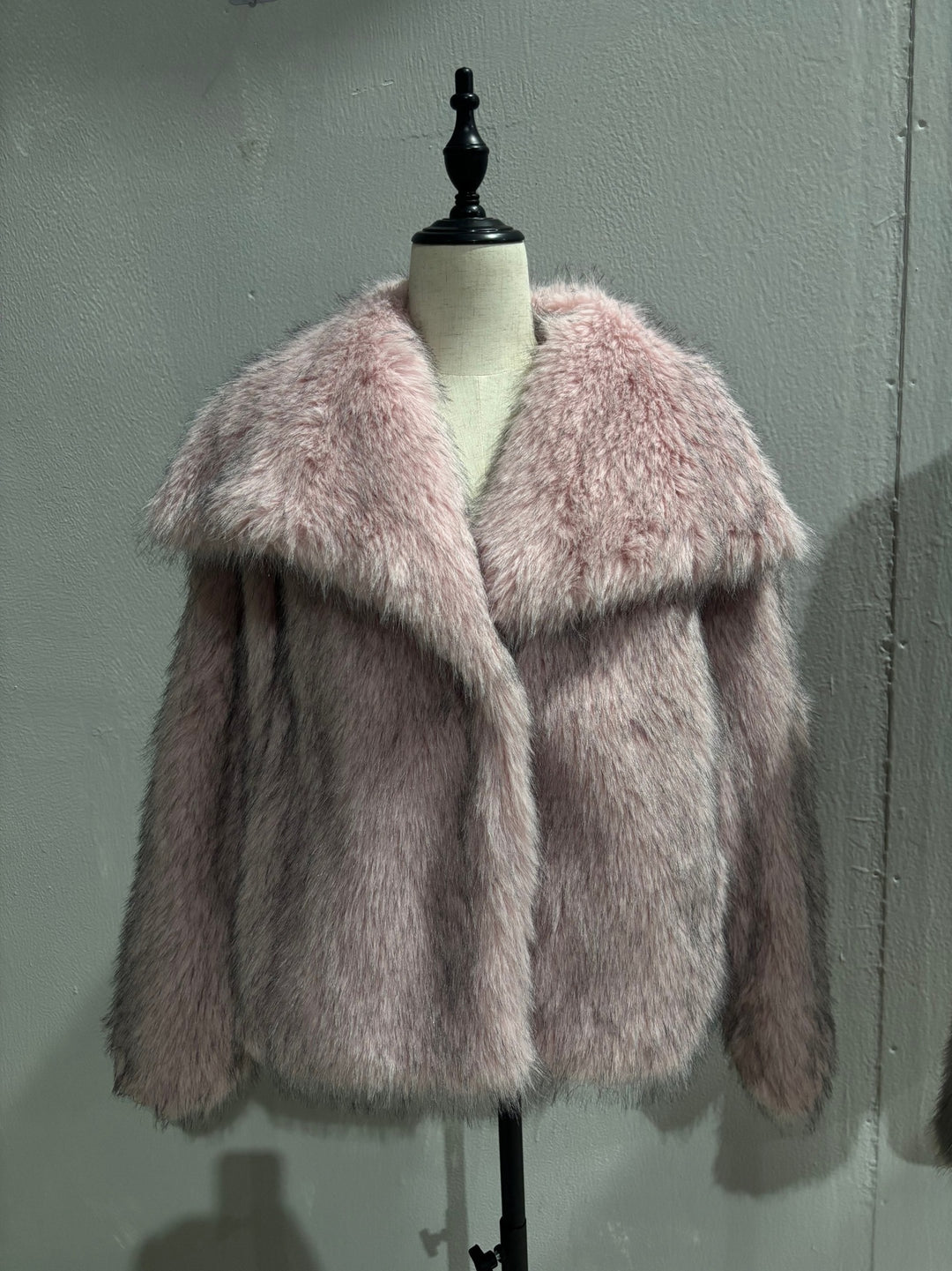 Damen Kurzbolero im Boxy-Cut aus veganem Shaggy-Kunstpelz mit XXL-Schalkragen Drune