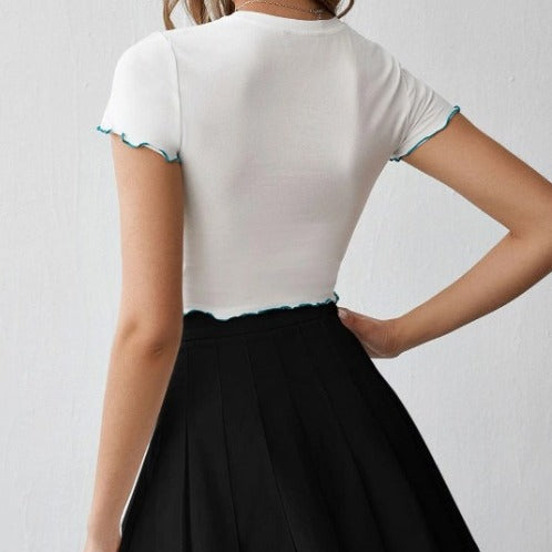Damen Crop-Top mit kreativem Schmetterlingsdruck und gewelltem Saum Drune
