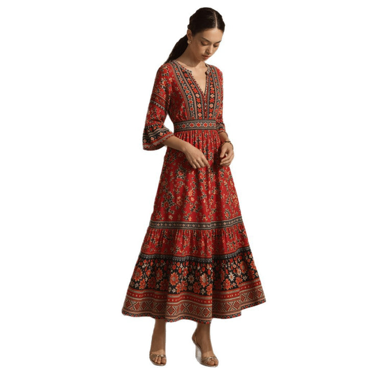 Damen langes Boho-Maxi-Kleid mit V-Ausschnitt geraffter Taille und mehrlagigem Stufenrock Drune