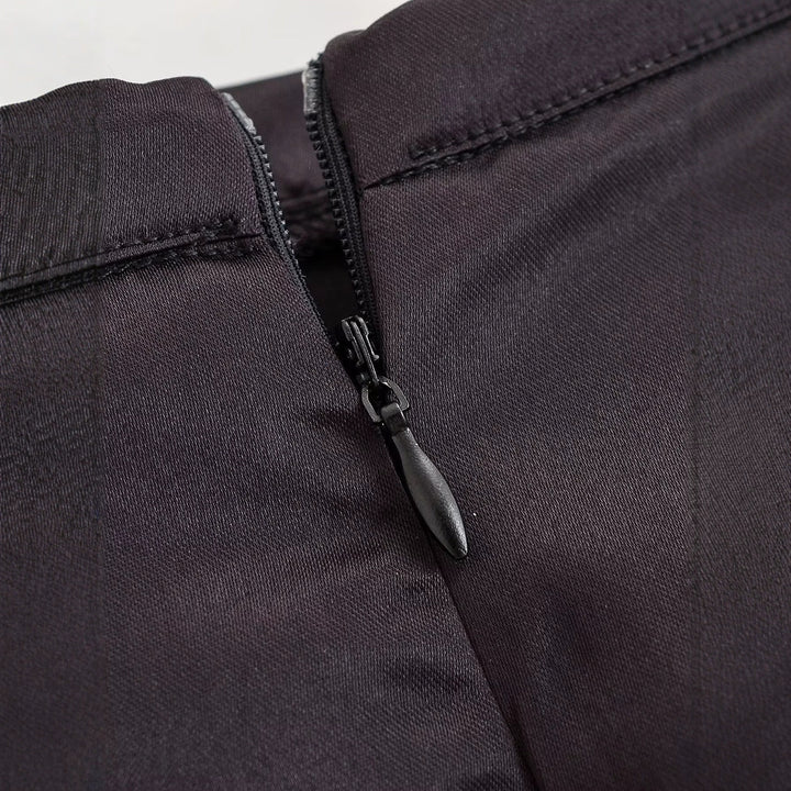 Damen Satin-Midirock mit hohem Bund, seitlichem Schlitz und dekorativen Froschverschlüssen Drune