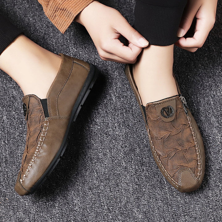 Herren elegante Lederoptik Slipper mit Zierreißverschluss, handgenähter Mokassinnaht und flexibler Komfortsohle Drune