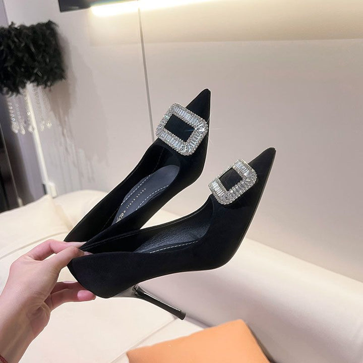 Damen Spitz zulaufende Pumps mit Kristall-Statement‑Schnalle und schlankem Stiletto Drune