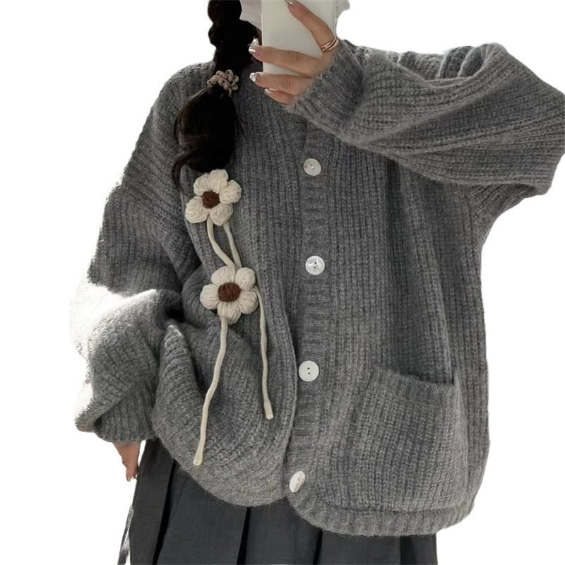 Damen Strickjacke mit verspielten Blumenapplikationen und großen Taschen Drune