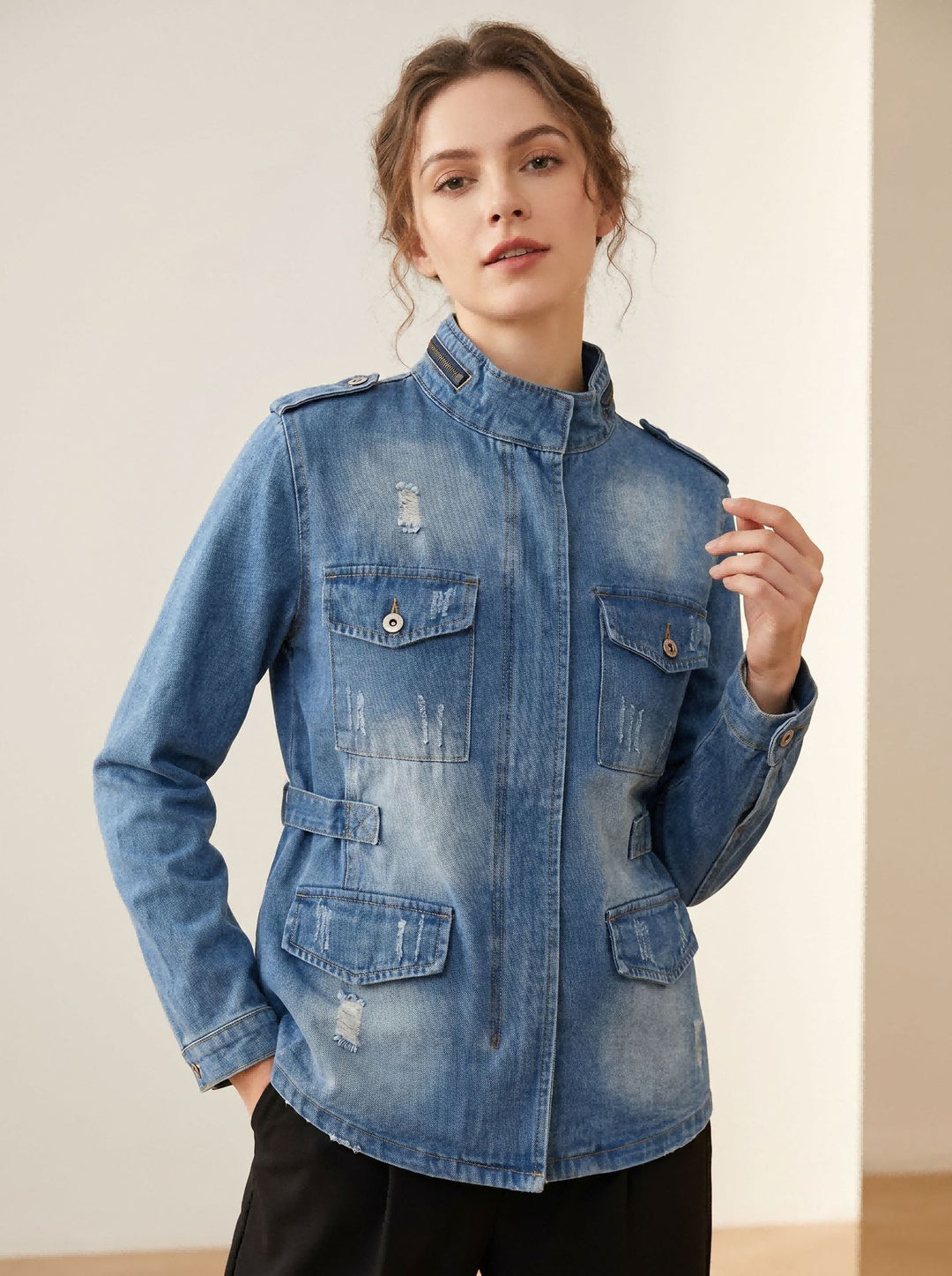 Damen nan taillierte Military-Denimjacke mit Stehkragen, aufgesetzten Pattentaschen und dezenten Used-Details Drune