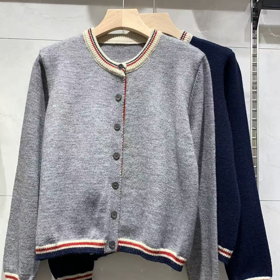 Damen Strickjacke mit kontrastierenden Bündchen und Knopfdetails Drune