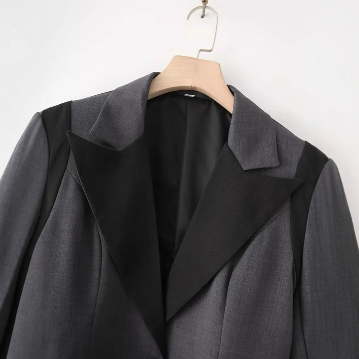 Damen nan weitgeschnittener Blazer mit kontrastierendem Revers, einreihiger Knopfleiste und Pattentaschen Drune