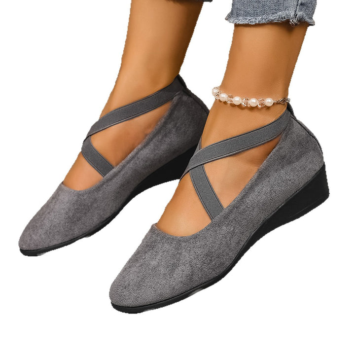 Damen  minimalistische Samt-Ballerina mit dekorativer Fußkette und ergonomischem Komfortfußbett Drune