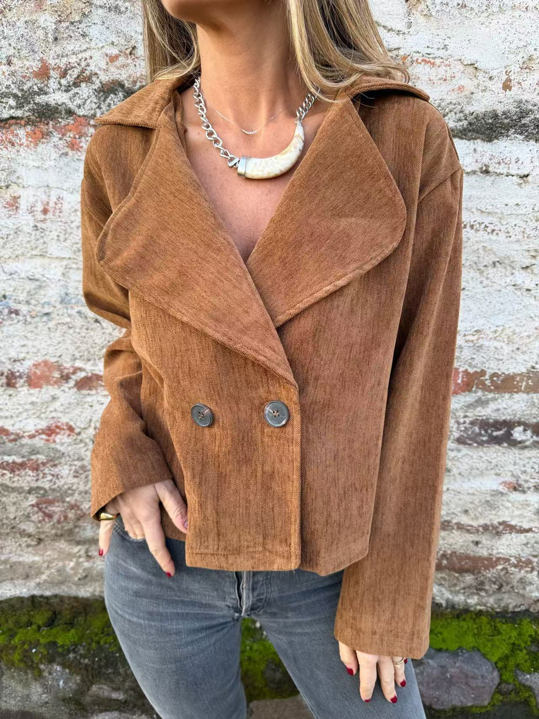 Damen Kurzblazer aus Cord mit weitem Schalkragen und Doppelknopfverschluss Drune