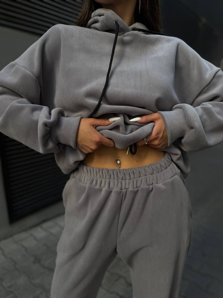 Damen sportliches Freizeit-Set mit oversized Hoodie und lässigen Jogginghosen Drune