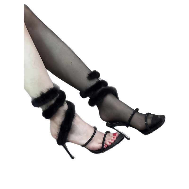 Damen Flauschige Stiletto‑Sandaletten mit mehrreihigen Plüschriemen und feinem Zehenriemen Drune