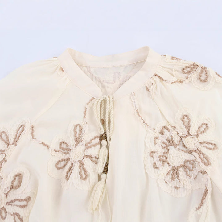 Damen Bluse mit floralem Stickmuster und eleganten Quasten Drune