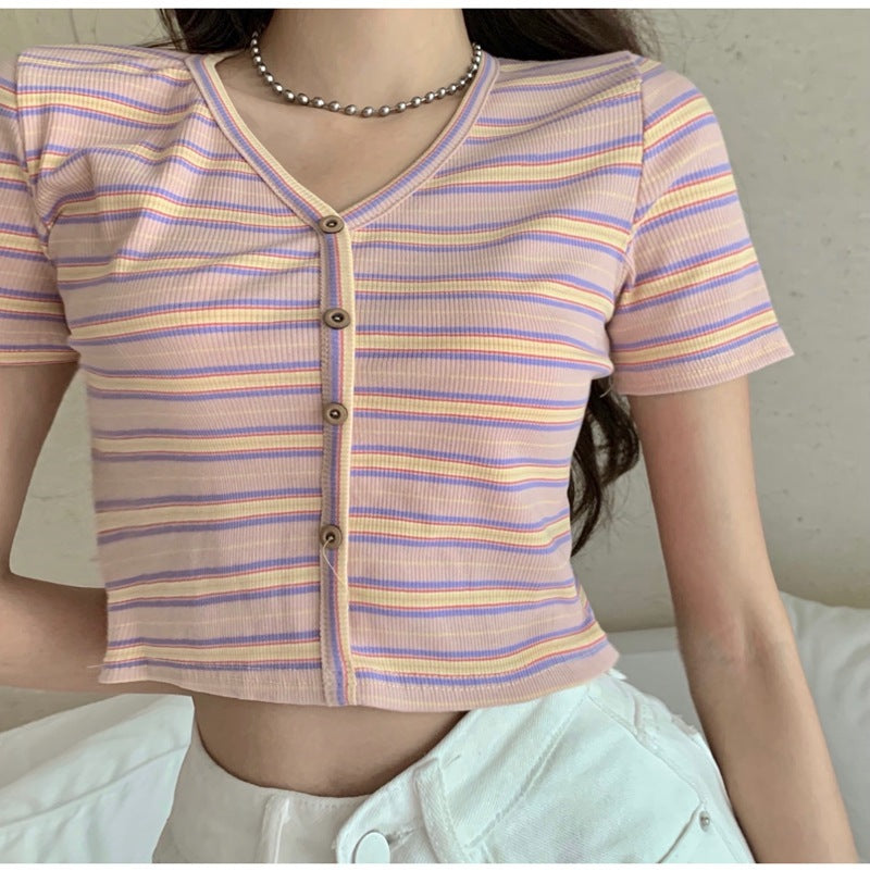 Damen Crop-T-Shirt mit modischem Streifenmuster und dekorativen Knöpfen