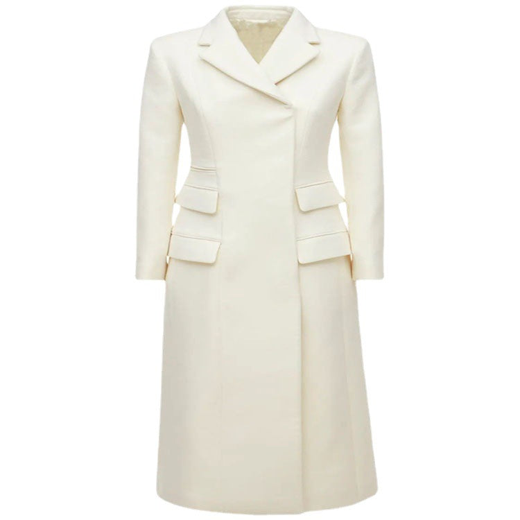 Damen Langmantel im minimalistischen Blazer‑Stil mit verdeckter Knopfleiste und dreifacher Pattentasche Drune