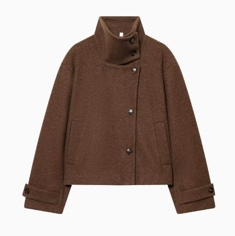 Damen 9800+ kurze boxy‑Wollmix‑Jacke mit hohem Funnelkragen, asymmetrischer Knopfleiste und verstellbaren Manschetten Drune