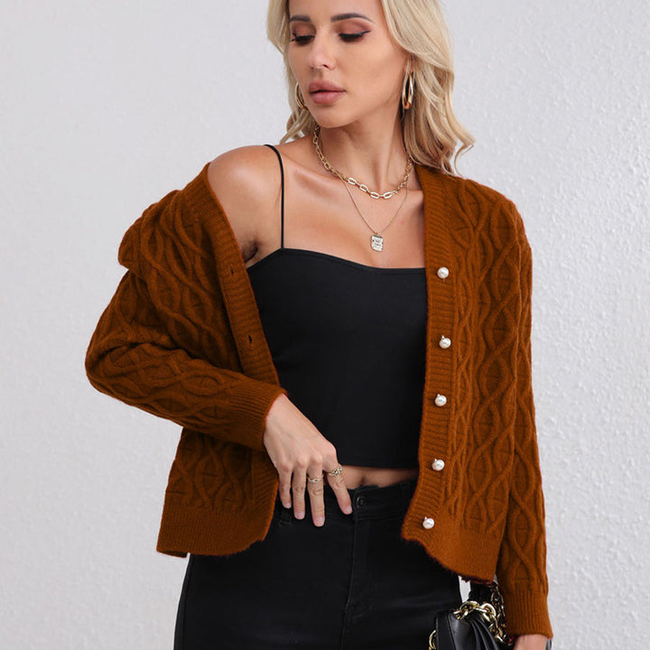 Damen Strickjacke mit modernen Zopfmuster und Pastellknopfdetails Drune