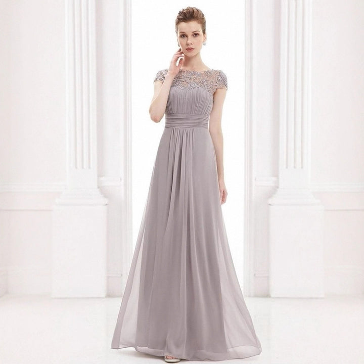 Damen Elegantes Abendkleid mit feiner Spitze und fließendem Rock Drune
