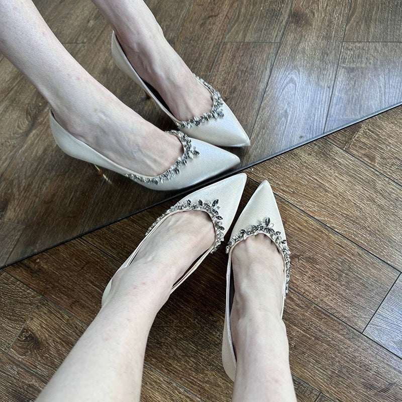 Damen Luxuriöse Lackpumps mit spitzem Zehenbereich und Strassbesatz Stiletto-Absatz Drune