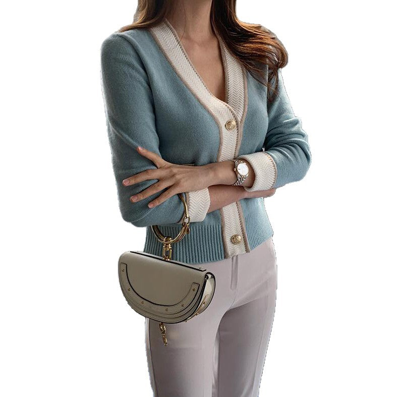 Damen Strickjacke mit kontrastierenden Details und goldenen Knöpfen Drune