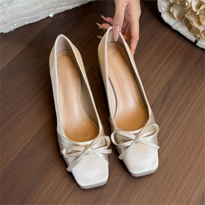 Damen Satin-Ballerina mit quadratischer Spitze, gepolstertem Komfortfußbett und dekorativer Schleife Drune