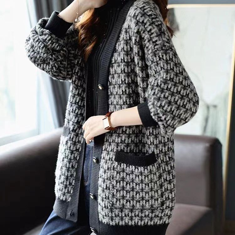 Damen Strickjacke im modernen Graphic-Design Drune