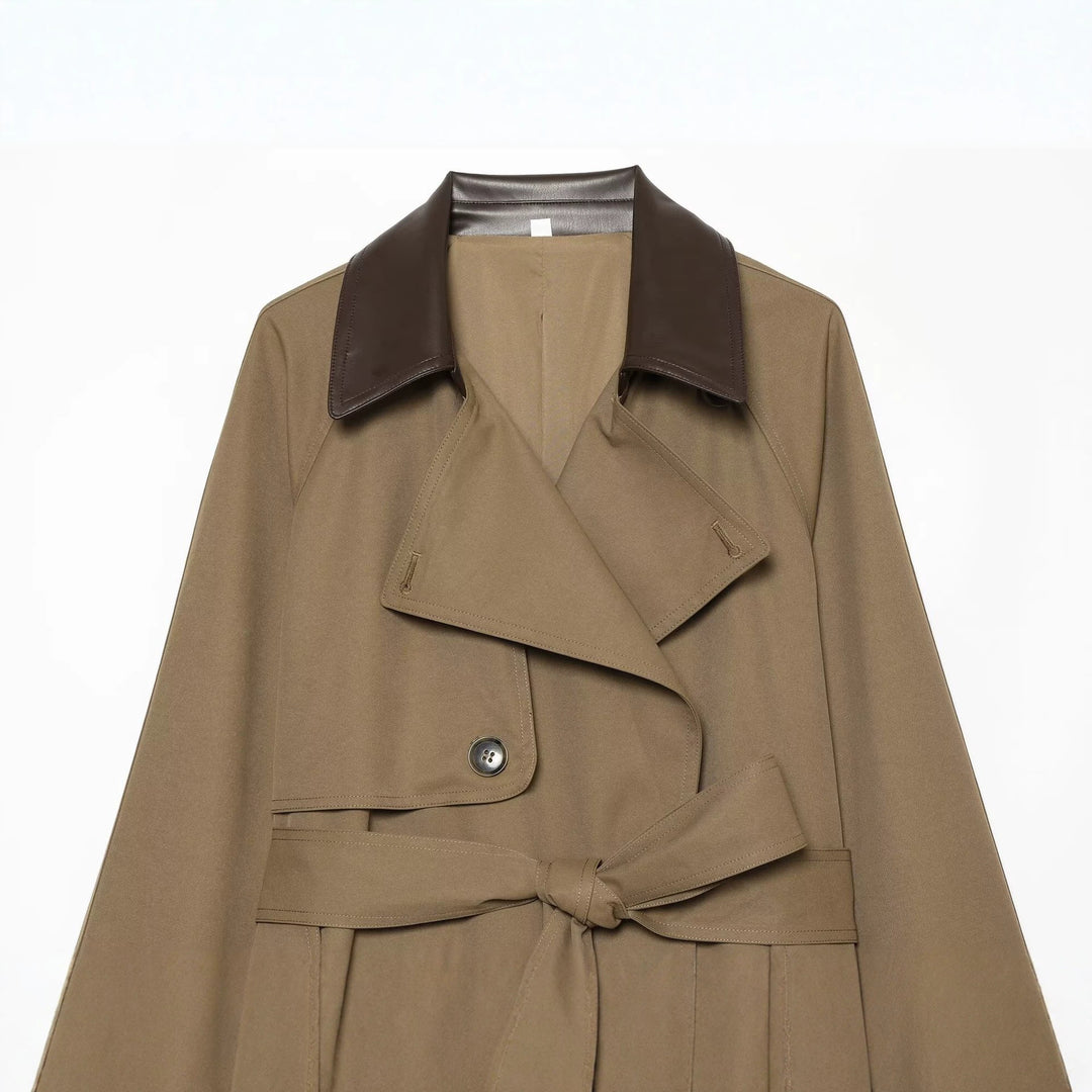Damen kurz geschnittener Trenchcoat mit kontrastierendem Lederkragen und Taillengürtel Drune