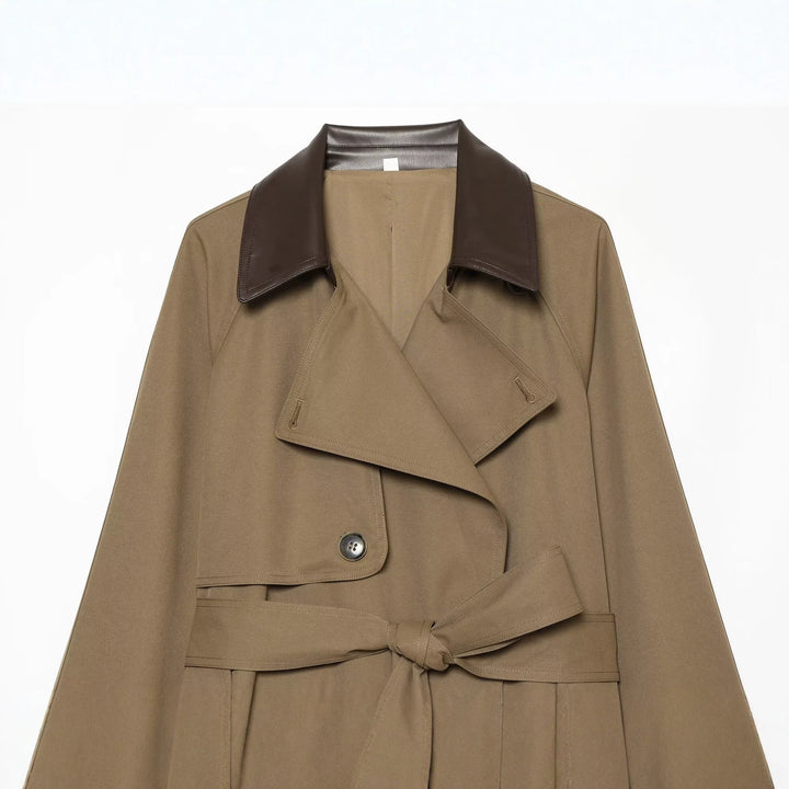Damen kurz geschnittener Trenchcoat mit kontrastierendem Lederkragen und Taillengürtel Drune