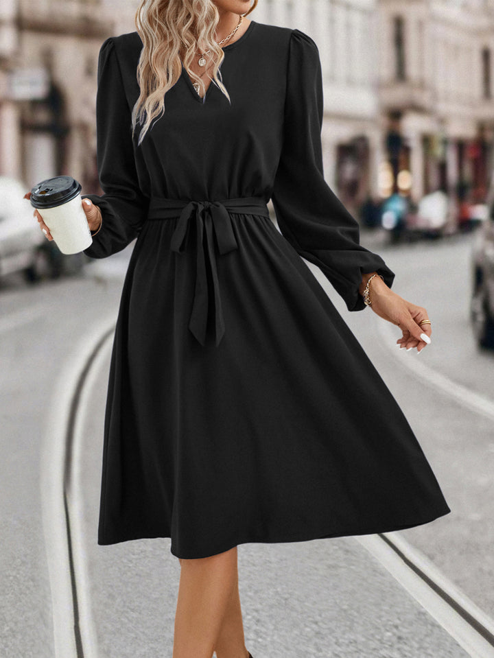 Damen Kleid mit V-Ausschnitt, Taillengürtel und eleganten langen Ärmeln Drune