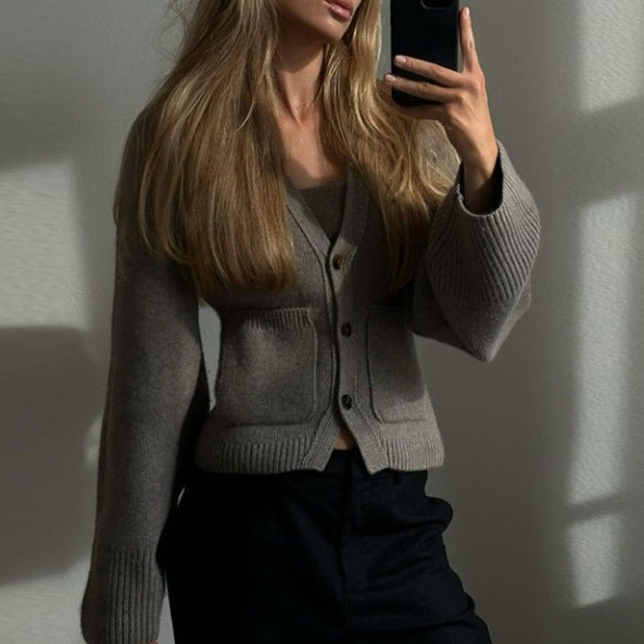 Damen Strickjacke mit tiefem V-Ausschnitt und praktischen Taschen Drune
