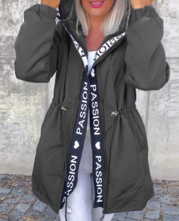 Damen nan Kapuzenparka mit Tunnelzugtaillierung und Logoband-Reißverschluss Drune