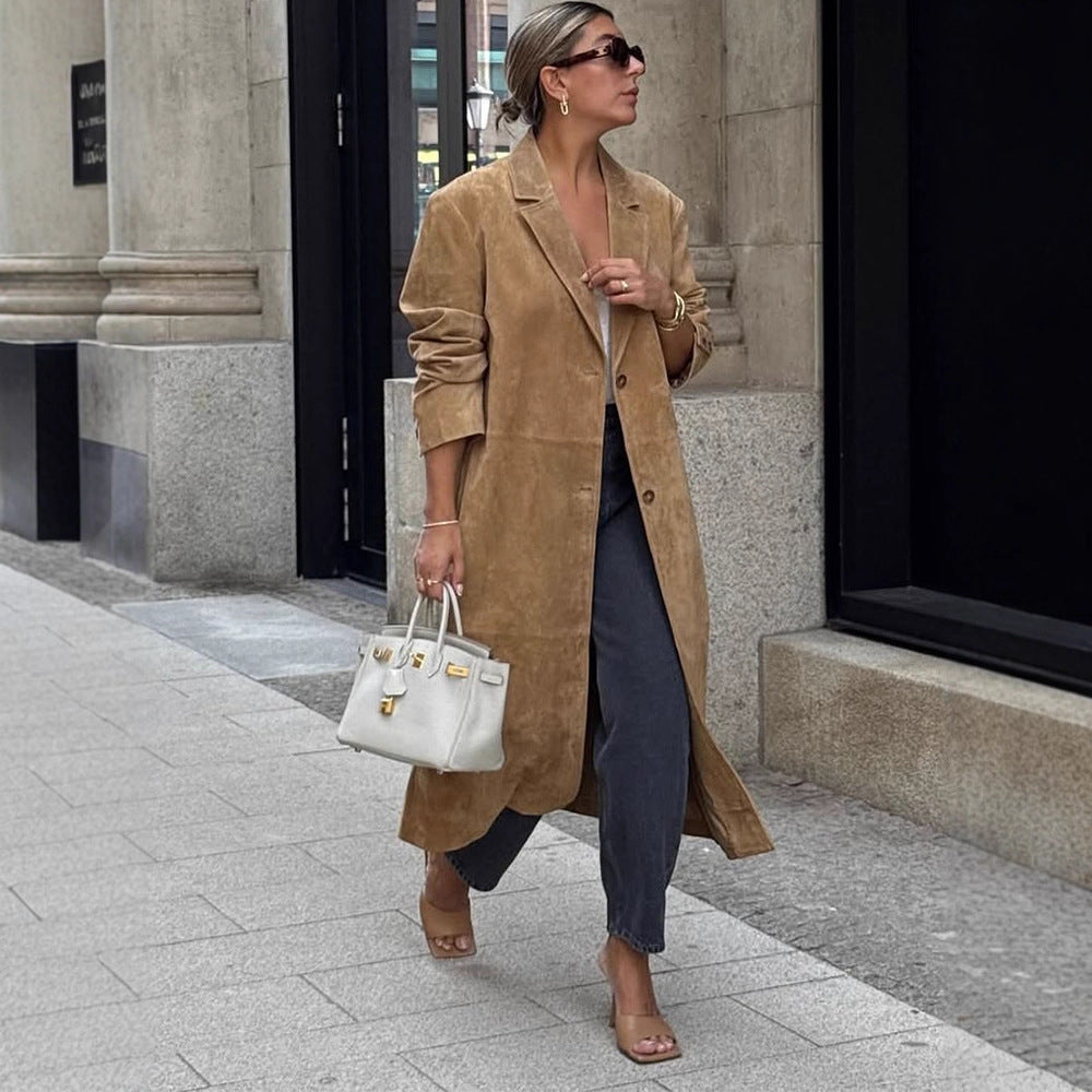 Damen Langmantel aus Veloursleder‑Optik mit schmalem Revers und cleanem Schnitt Drune