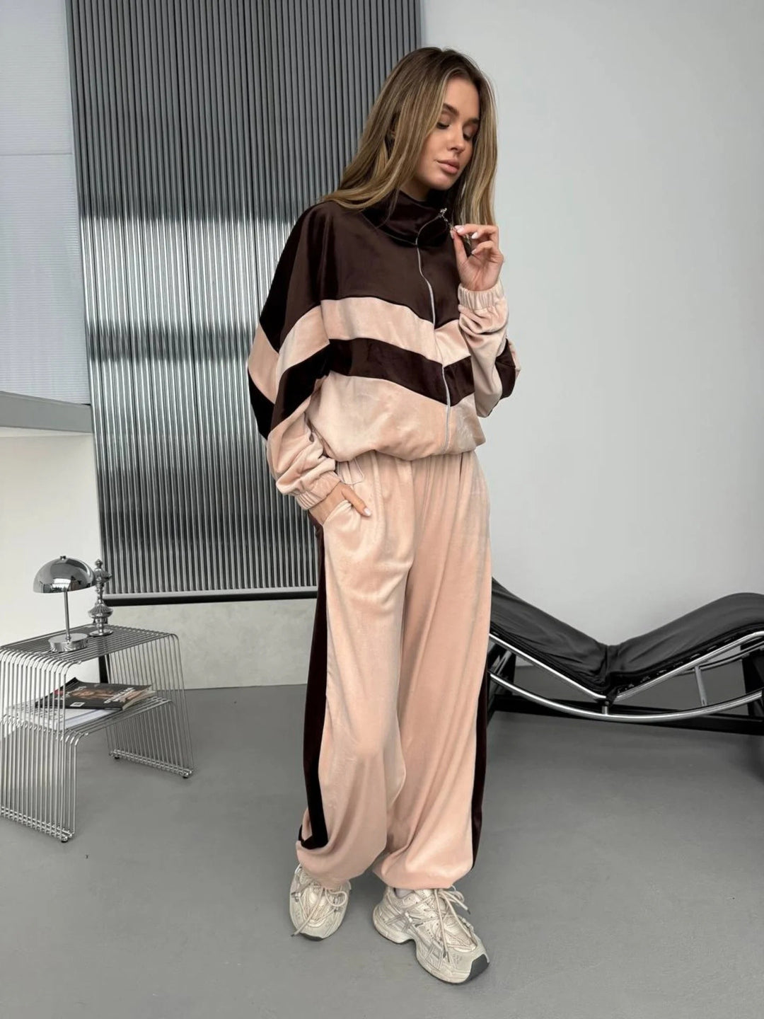 Damen Retro-inspiriertes Samt-Trackset mit Chevron-Design, Stehkragen und weiter High-Waist-Jogger Drune
