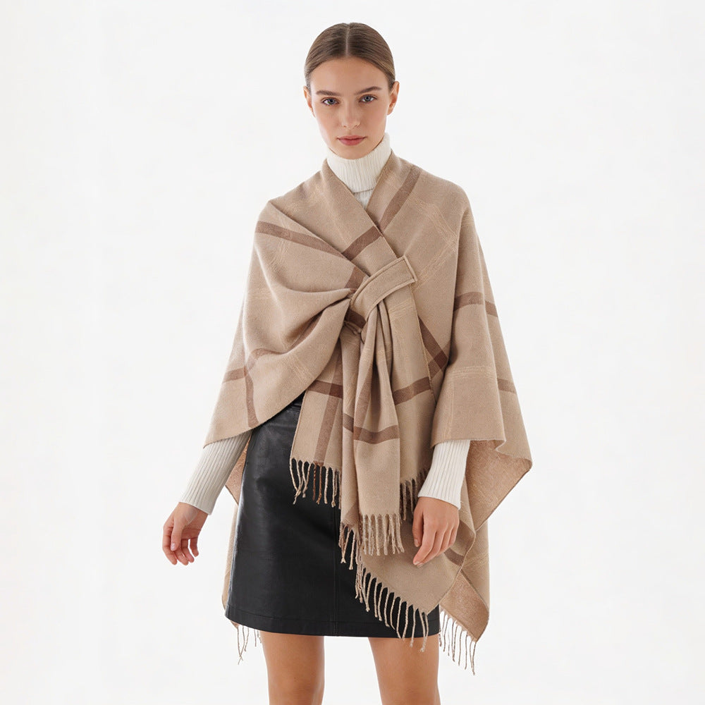 Damen Oversize-Capeponcho aus Wollmix mit Bindegürtel, Fransen und großem Karomuster Drune