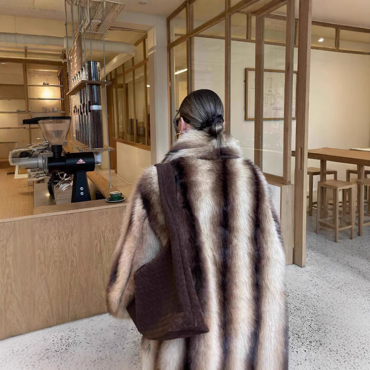 Damen luxuriöser Kunstfellmantel mit breitem Kragen und eleganten Details Drune