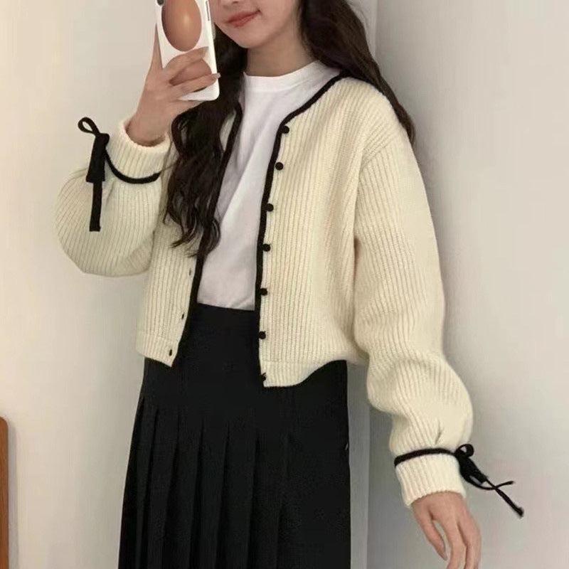 Damen Strickjacke mit kontrastierenden Ärmelabschlüssen und Knopfleiste Drune