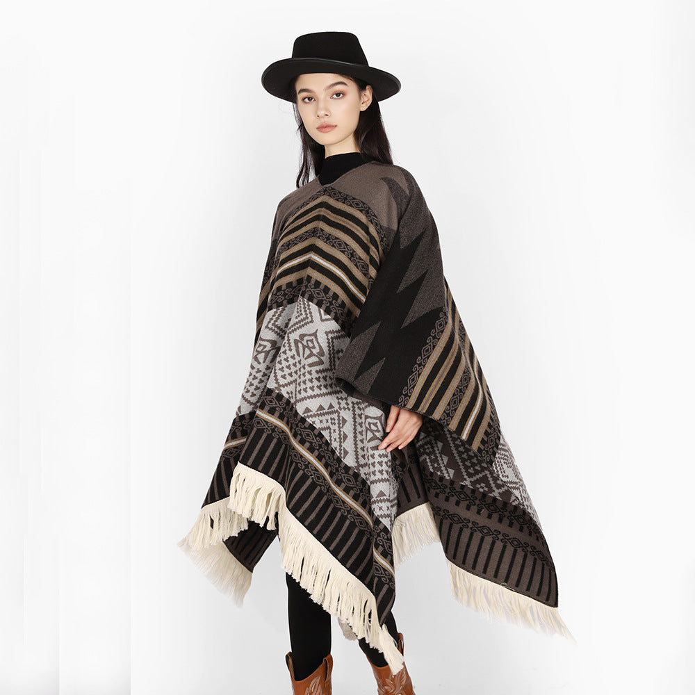 Damen Leichter Jacquard-Poncho mit Ethno-Motiv und Fransensaum Drune