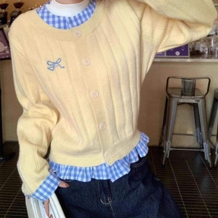 Damen modische Strickjacke mit modernen Akzenten und verspieltem Rüschendesign Drune