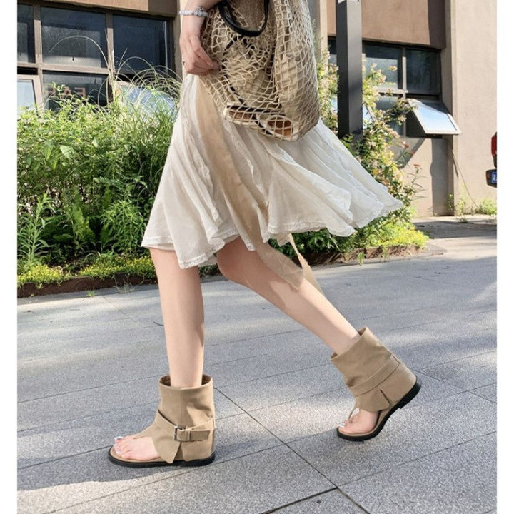 Damen Ankle-Cuff Zehensteg-Sandale mit weitem Schaft und verstellbarem Schnallenriemen Drune
