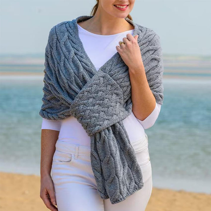 Damen Strickschal mit modernem Zopfmuster und vielseitigem Tragekomfort Drune