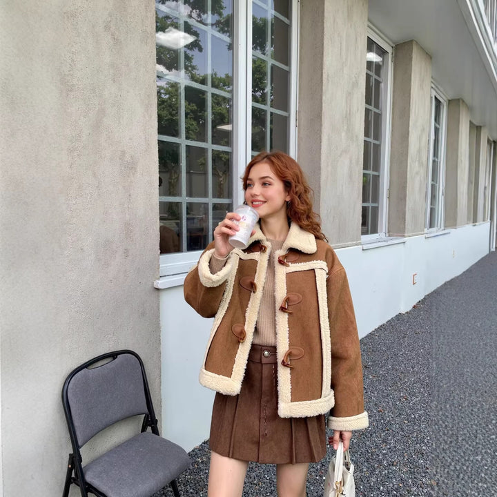 Damen Kurze Lammfelloptik-Jacke im Shearling-Look mit Knebelverschluss und Kontrastbesatz Drune