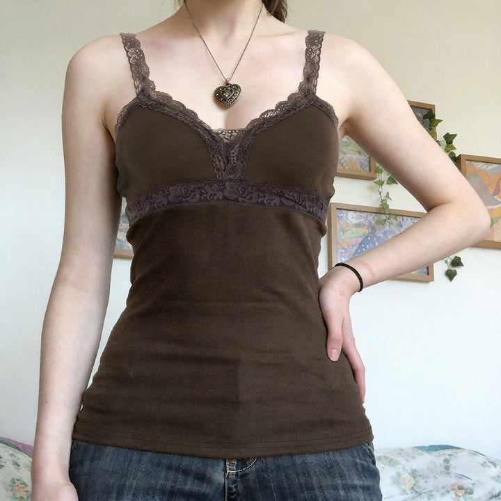 Damen Spitzenbody mit zarten Trägern und romantischen Rüschendetails Drune