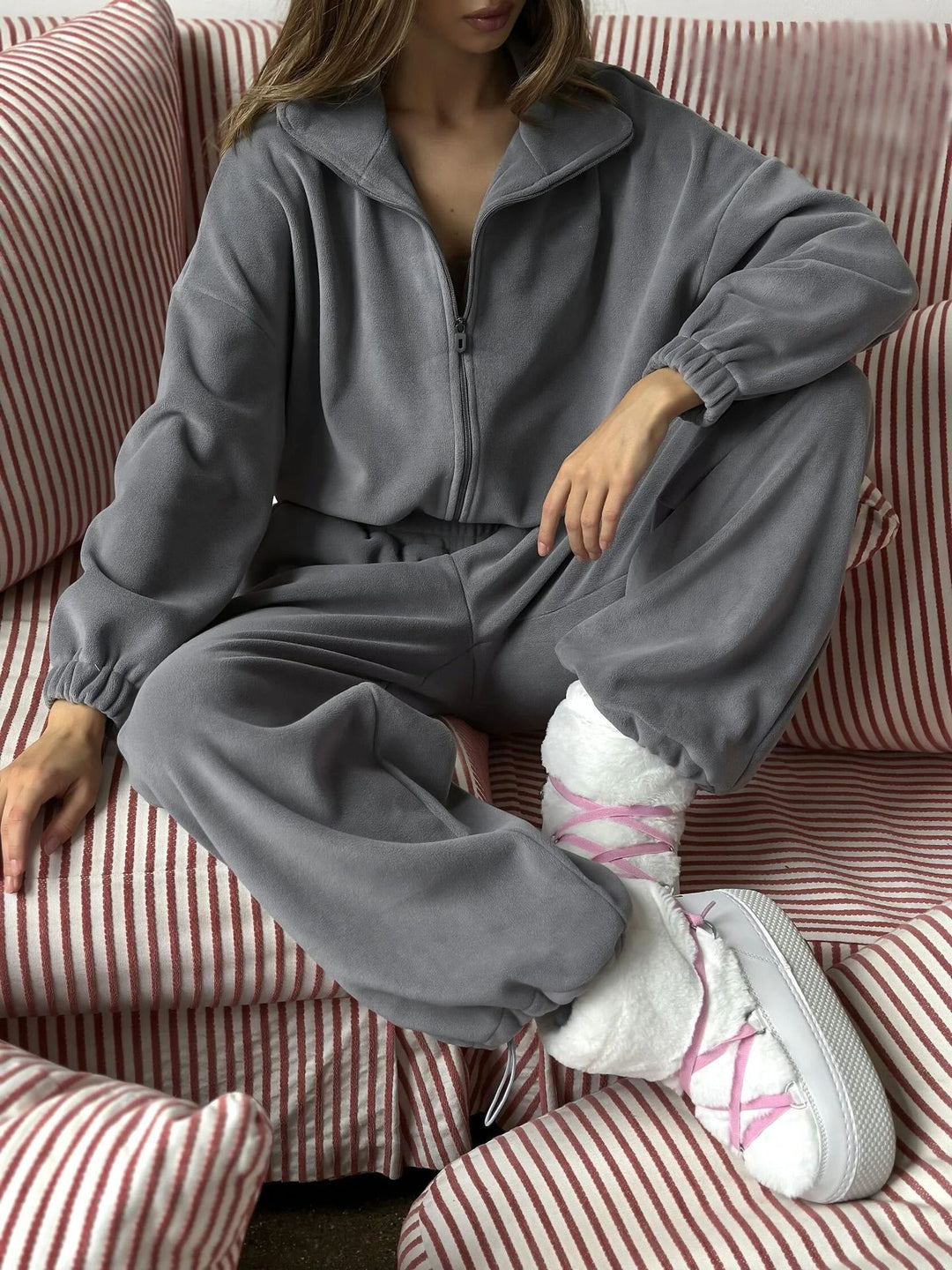 Damen Kuscheliges Fleece-Set mit kurzer Reißverschlussjacke, Stehkragen und weiter Jogginghose Drune