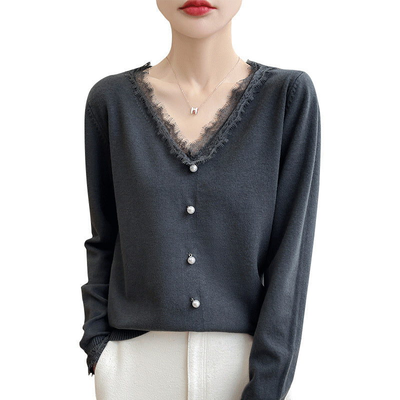Damen Zarter V-Ausschnitt-Feinstrickcardigan mit floraler Spitzenkante und Perlenverzierung Drune
