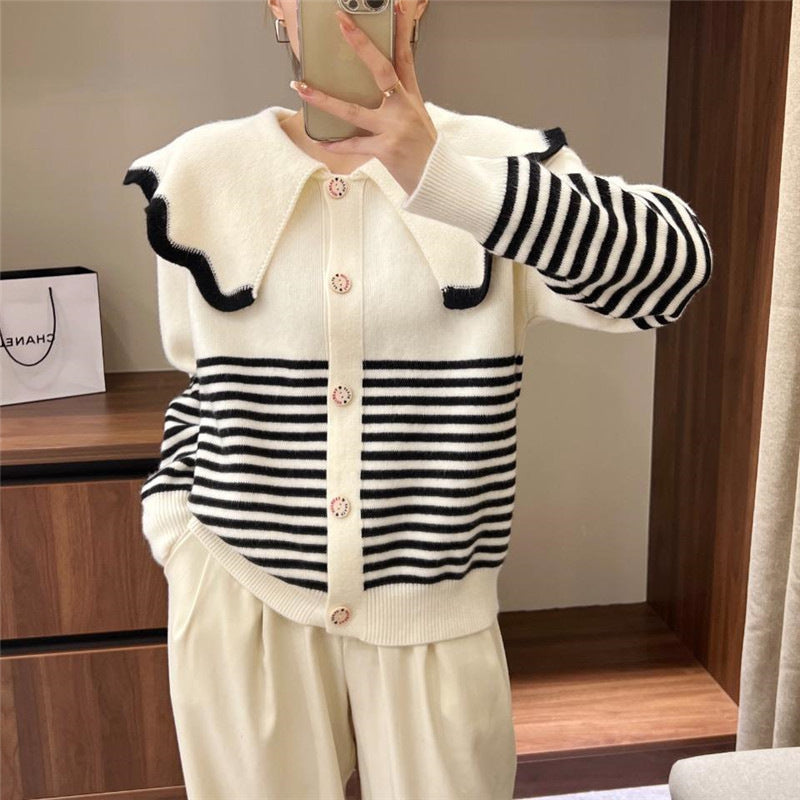 Damen Strickjacke mit großem Rüschenkragen und kontrastierenden Streifen Drune