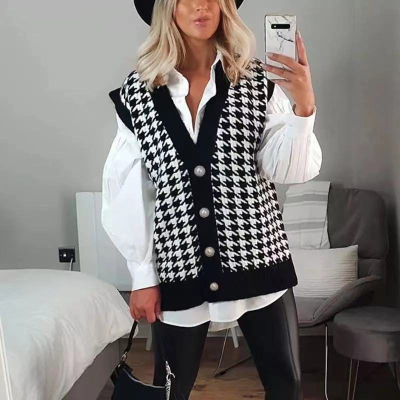 Damen Strickweste mit elegantem Hahnentrittmuster und perlverzierten Knöpfen Drune