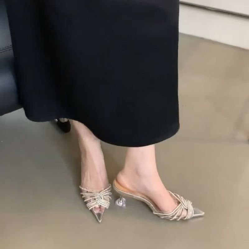 Damen Spitz zulaufende Mule‑Sandaletten mit transparenten Riemchen, Ziersteinen und geformtem Stiletto Drune