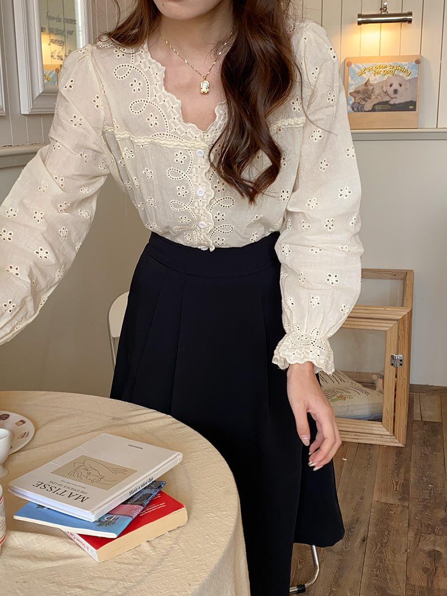 Damen Bluse mit Spitzenkante und Knopfdetails Drune